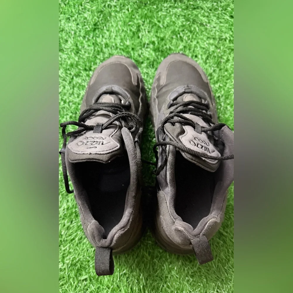 Nike Air‎ Max 270 React Black Oil Grey Size 8.5